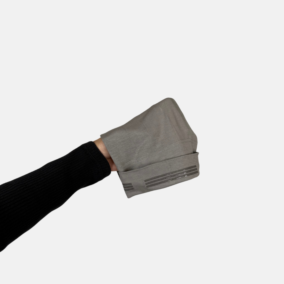 Taupe grip under cap