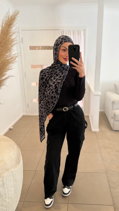 Leopard- Grey