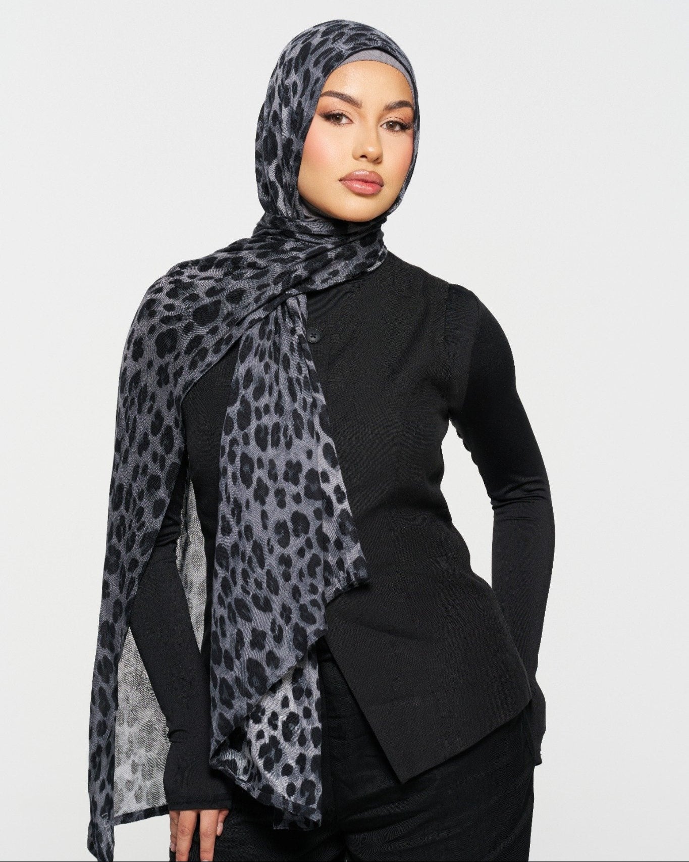 Leopard- Grey