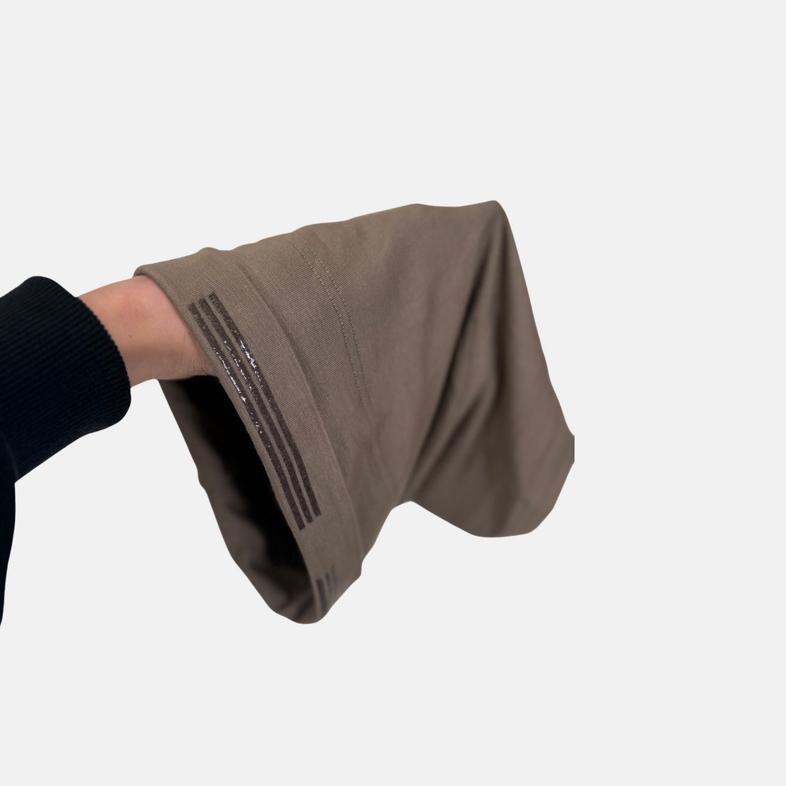 Cedar grip under cap