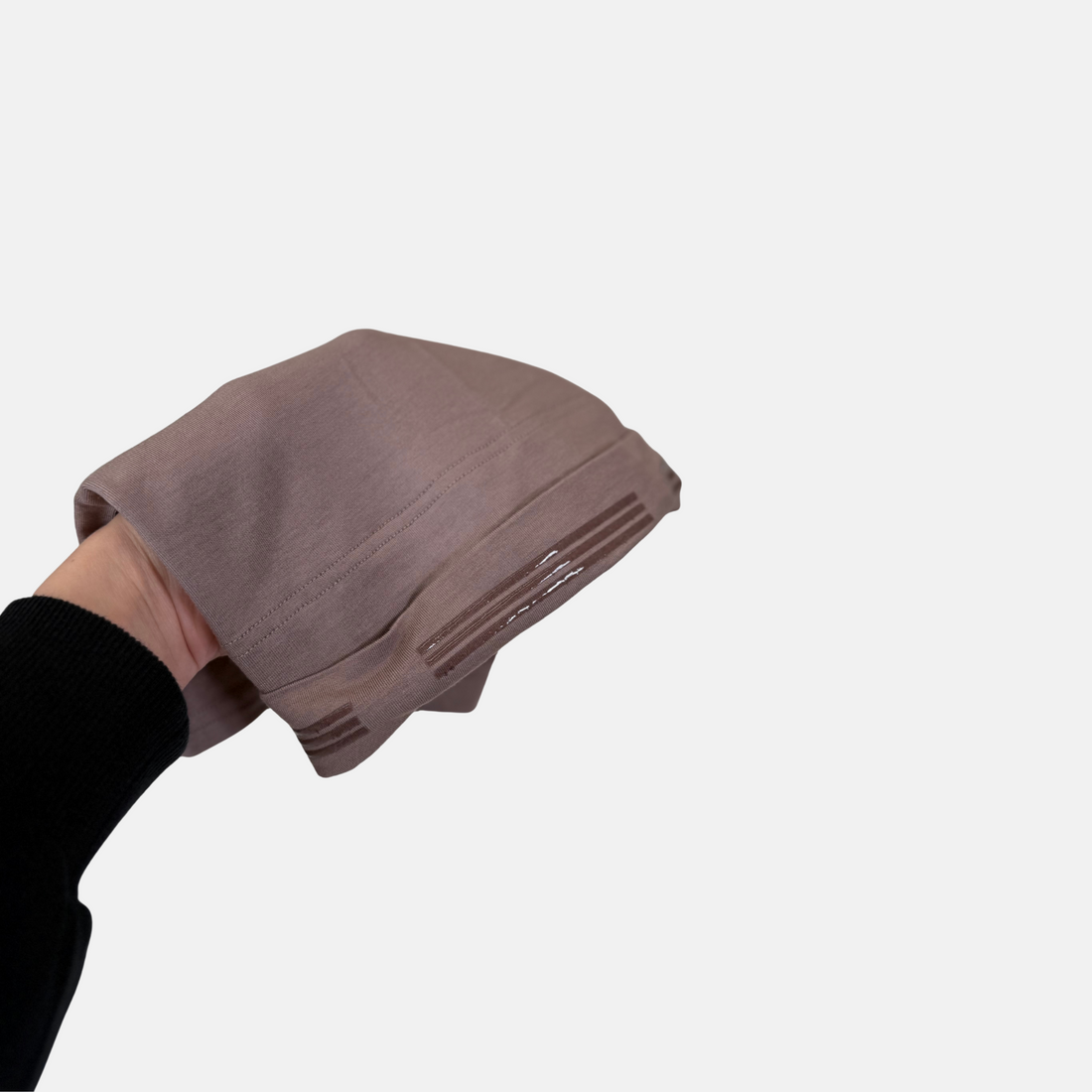 Dusk grip under cap