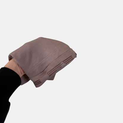 Dusk grip under cap