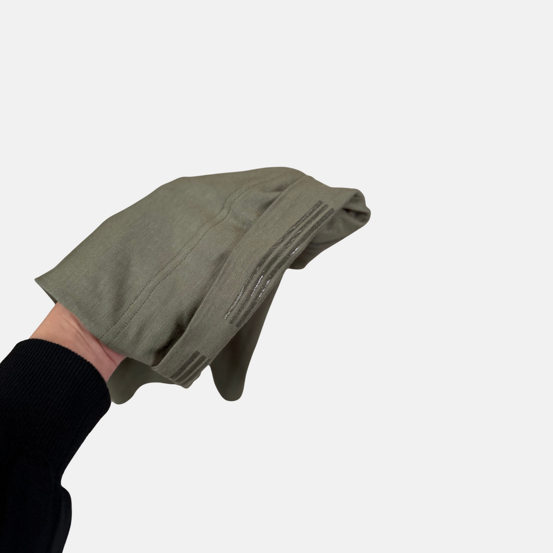 Forest grip under cap